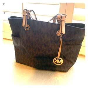 Michael kors jet set tote